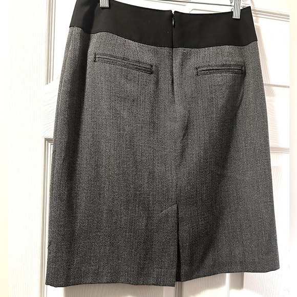 Worthington Gray/black twill pencil skirt. Size 8. - Picture 3 of 7